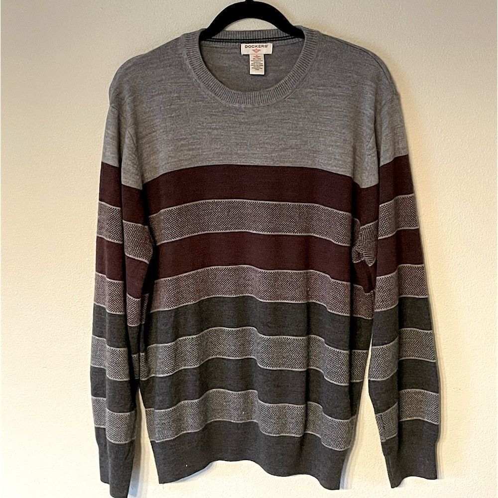 Men’s Soft Long-Sleeve Gray and Burgundy Acrylic Sweater. Size XL.